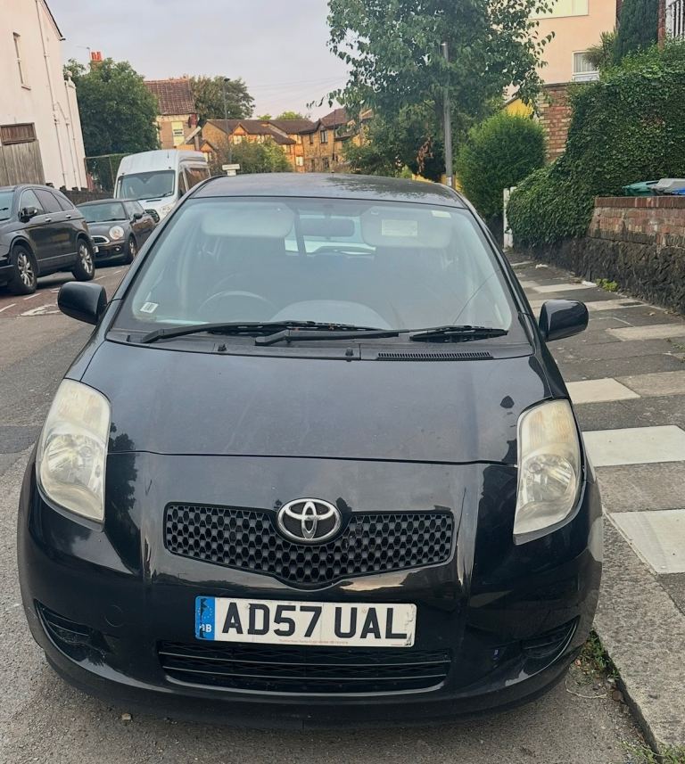 Toyota Yaris 1.0 Black 57 Plate 5 Door