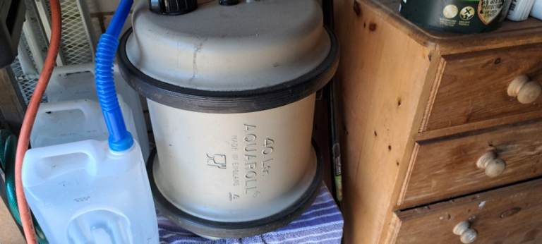 Aqua roll 40ltr (missing handle)