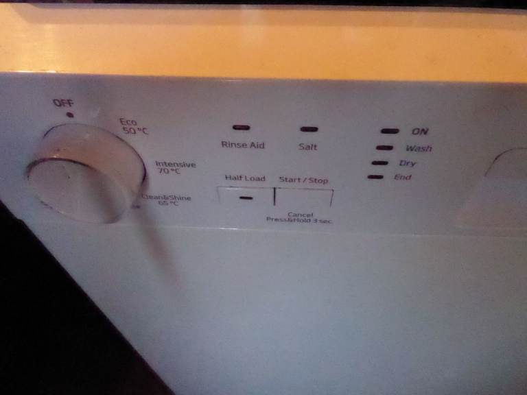 BEKO DISHWASHER DFN05R141W