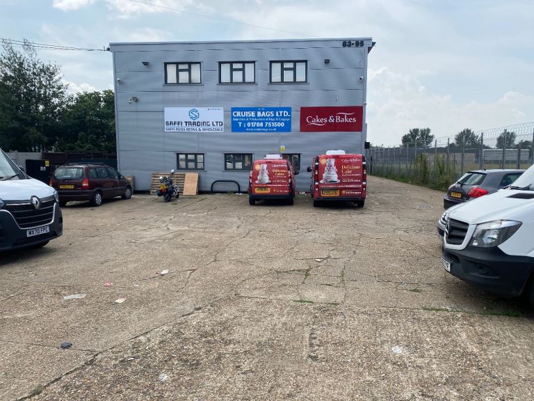 Warehouse office and workshop to let £12 sqft London Romford  