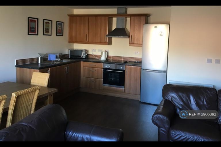2 bedroom flat in Victoria Road, G66 7Gb, G42 (2 bed) (#2906392)