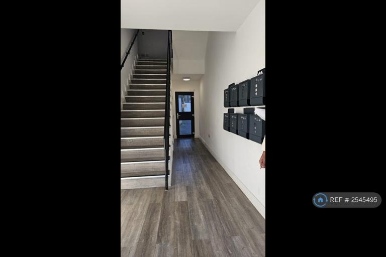 1 bedroom flat in Gateway Buildings, Greenford, UB6 (1 bed) (#2545495)
