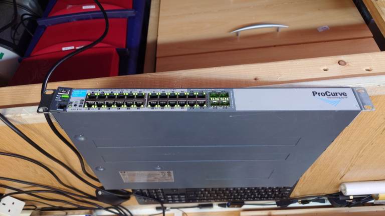 HP J9279A - HP 2510-24G 24-Port Switch (20x1G BASE-T,4xDP) with Integrated PSU 