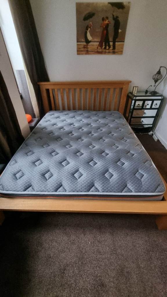Kingsize bed and Matress