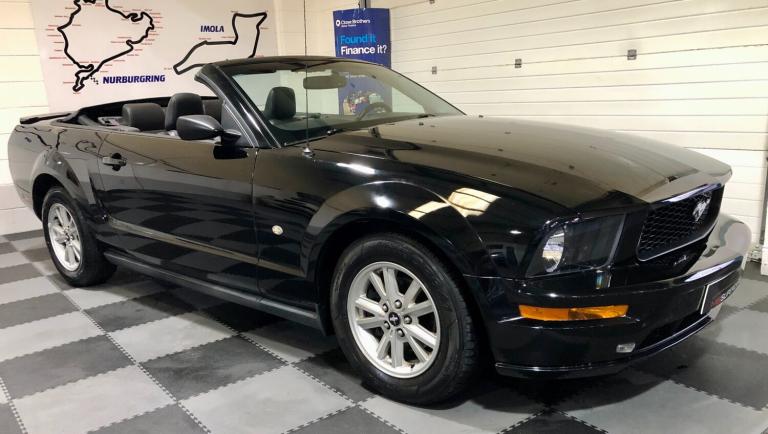 2015 Ford Mustang 4.0L AUTO CONVERTIBLE CONVERTIBLE PETROL Automatic