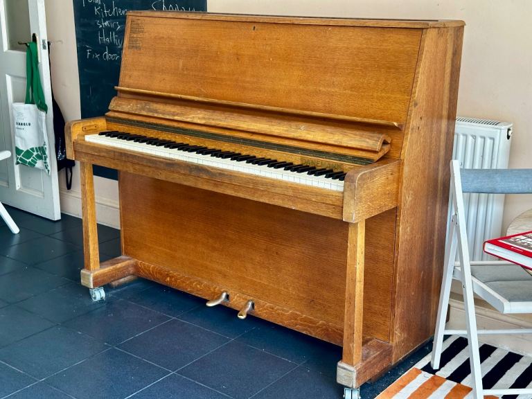 Danemann Upright Piano – Great for Learning or Practice
