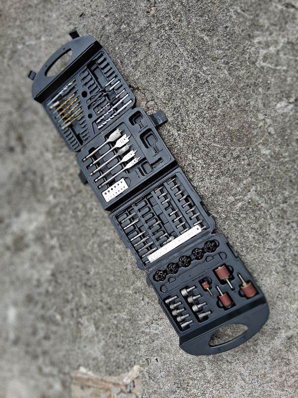 Screwdriver and drill bits 