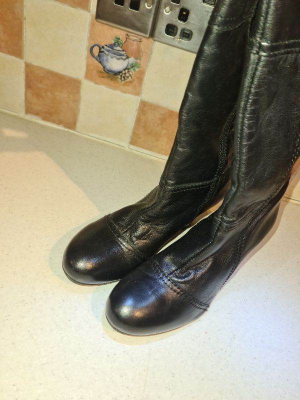 Stunning The Leather Collection black leather longboots with zip fastening, chunky block heels. uk5.
