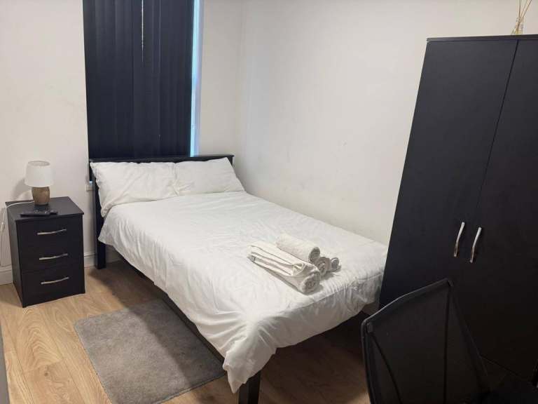 Spacious & Cosy Ensuite Room for Rent in - NG7 3AD