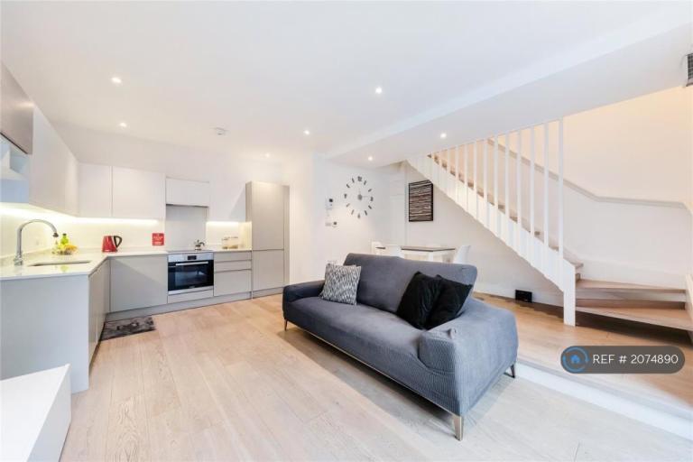 1 bedroom flat in Stewarts Road, London, SW8 (1 bed) (#2074890)
