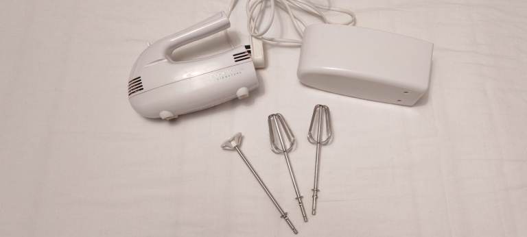 White Handheld Food Mixer with Attachments – Good Condition