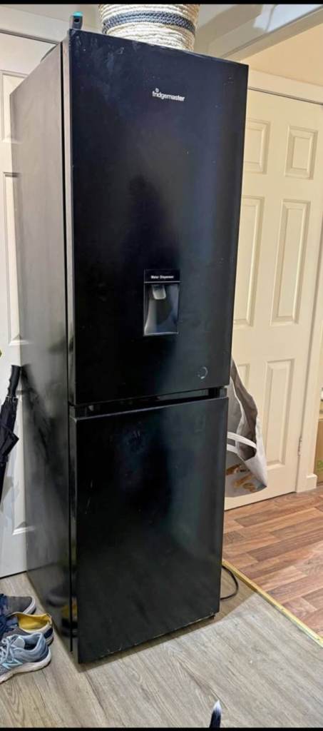 Fridge Freezer + Water Dispenser 
