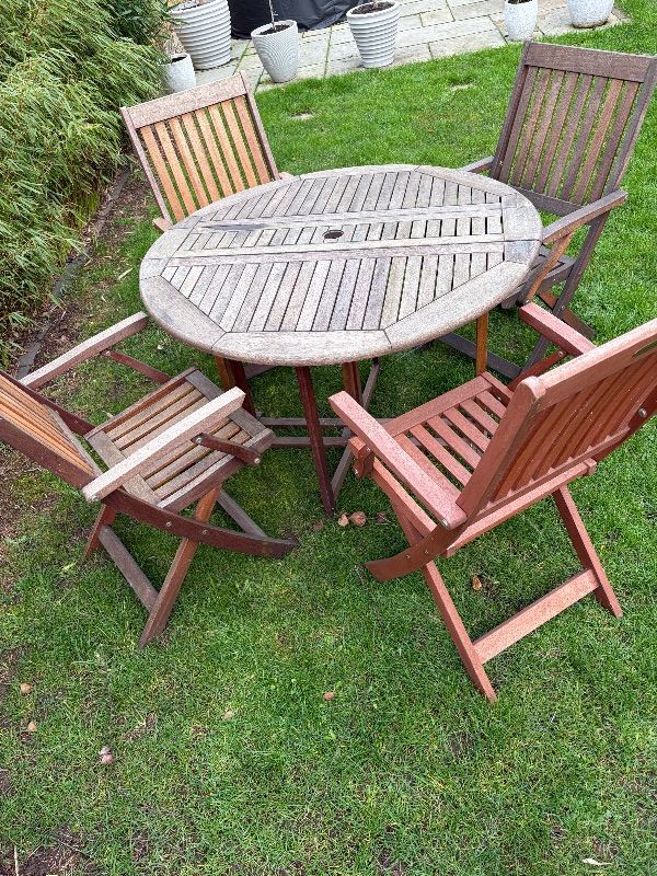 Hardwood Garden table and chairs 