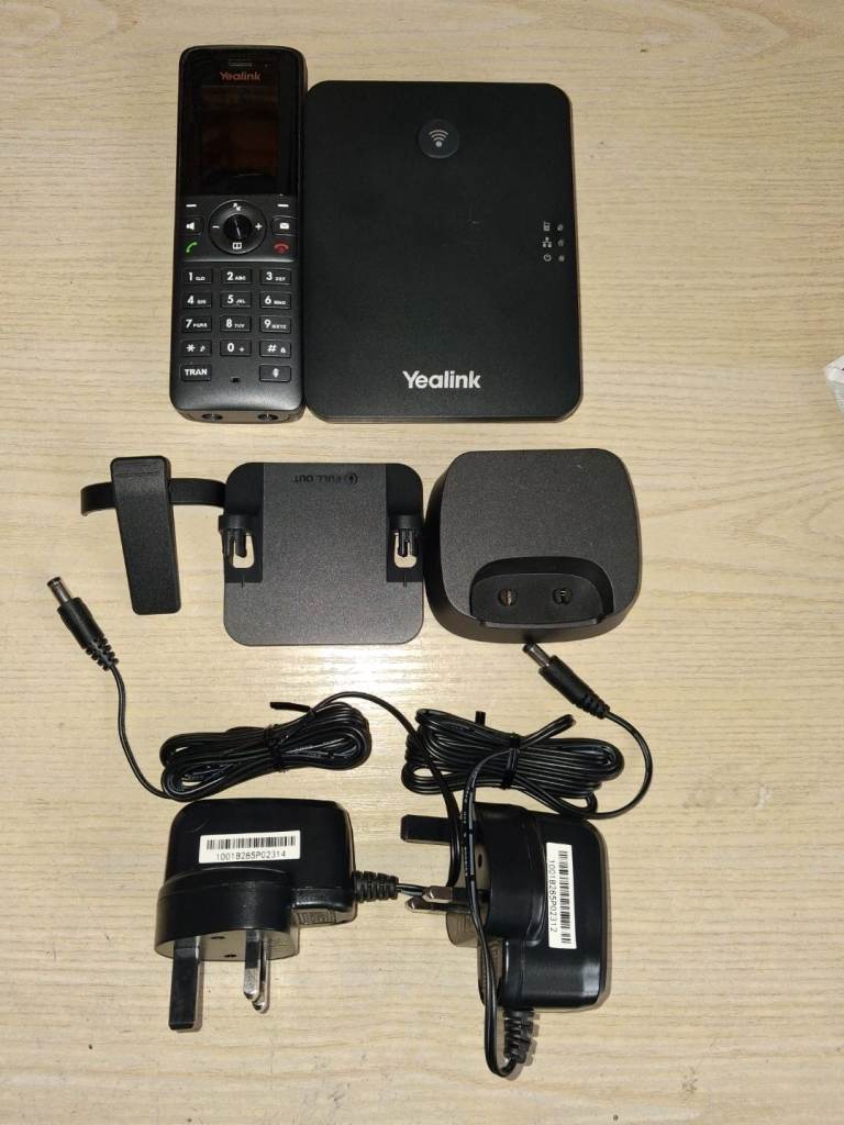 Yealink DECT IP Phone W73P Package - Base station, handset & accessories