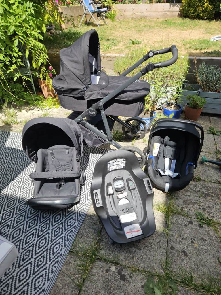 Britax Römer Strider M Travel System Bundle