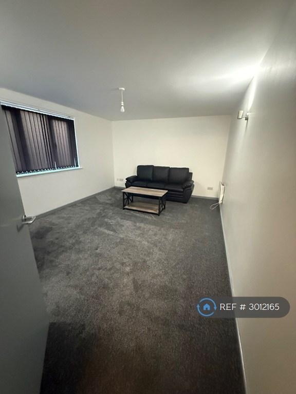 2 bedroom flat in Cecil Avenue, Bradford, BD7 (2 bed) (#3012165)