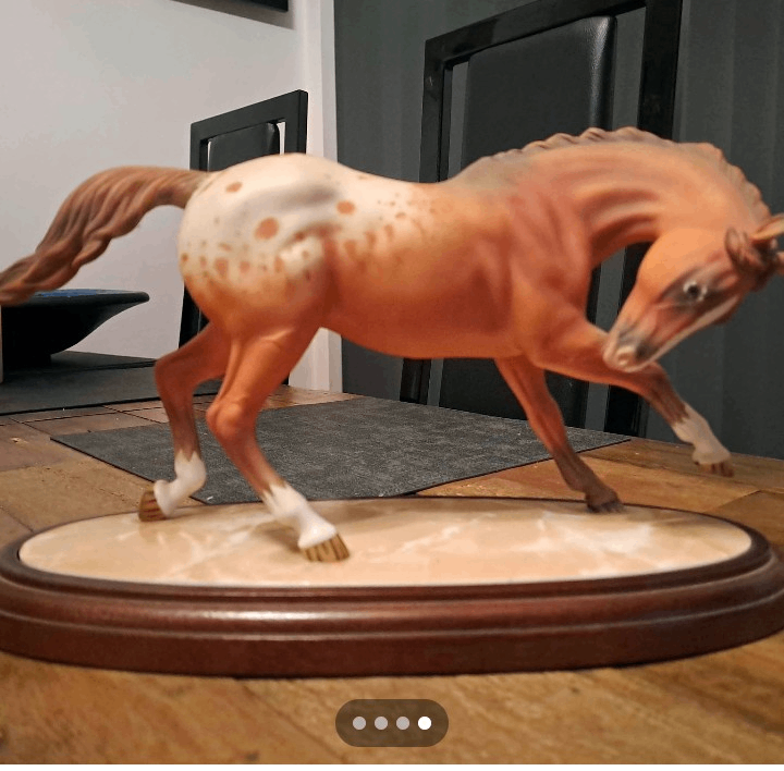 Horse figurines by Brookes and Bentley x2