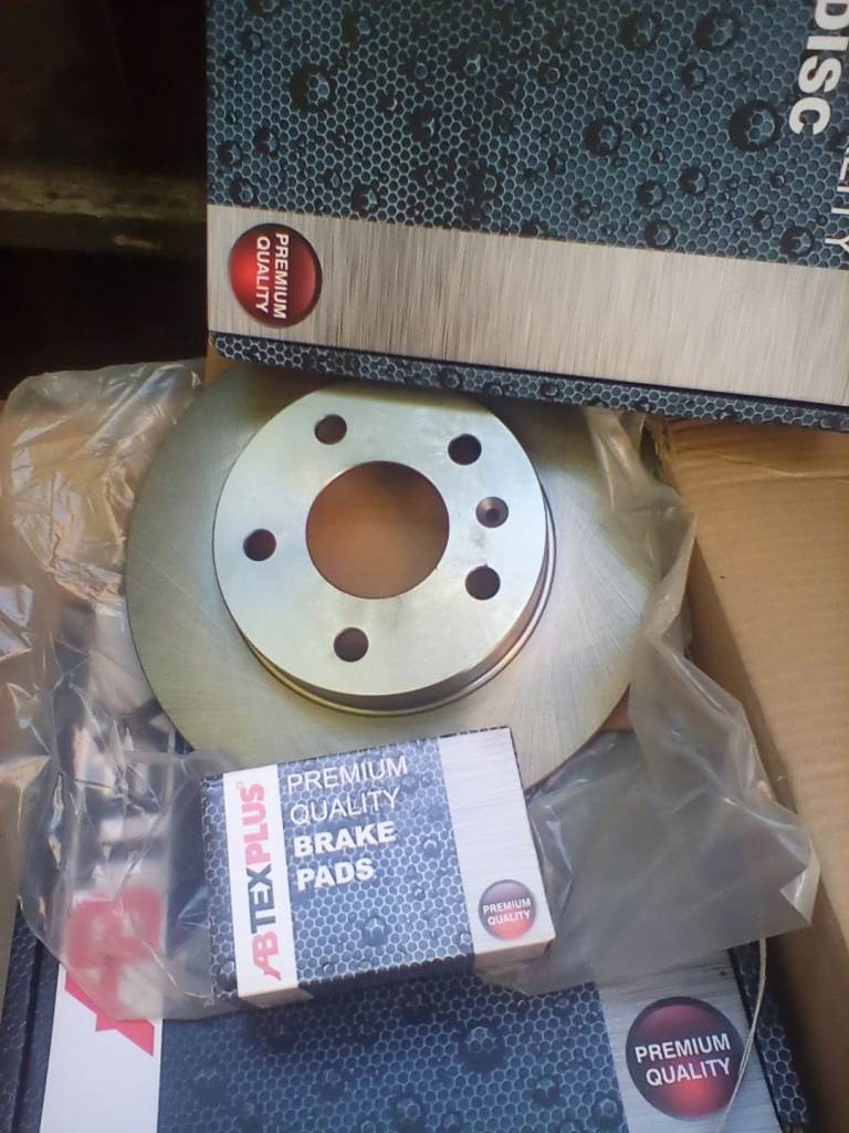 astra  rear discs and pads unused fits 2004 /2011 premium quality