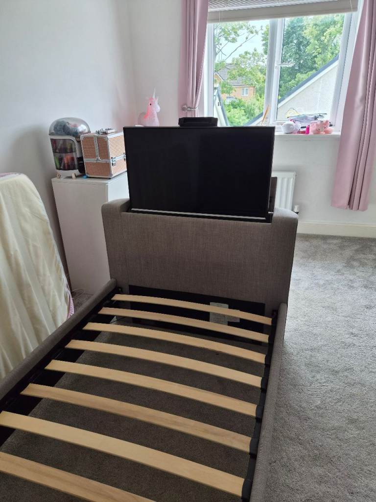Single tv bed. Without tv