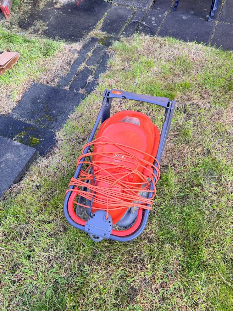 Flymo Hover Vac 300V Electric Lawn Mower – £20