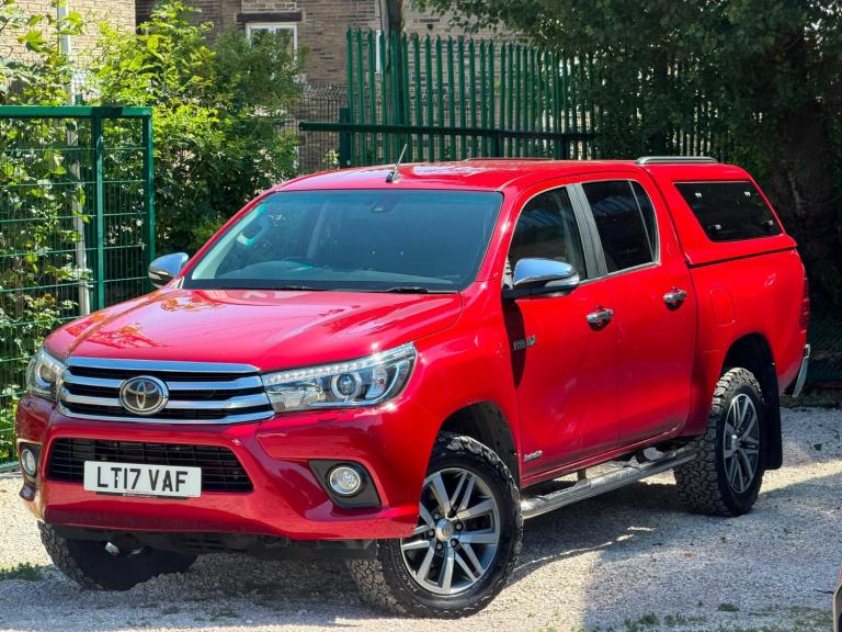 2017 Toyota Hilux 2.4 D-4D Invincible Auto 4WD Euro 6 4dr (TSS, 3.5t) PICK UP Diesel Automatic
