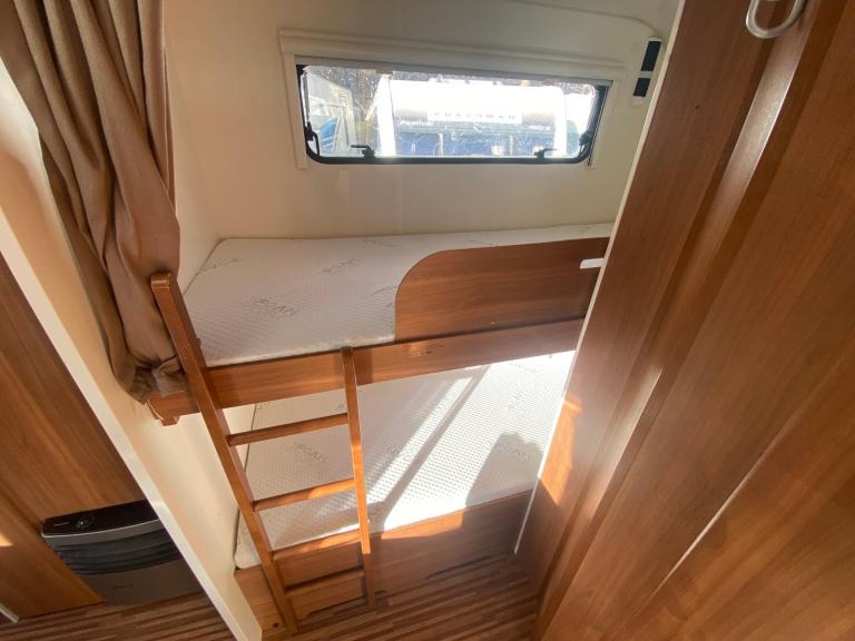 ADRIA SPORTLINE DT - 2015 - 6 BERTH - FIXED BUNKS - GREAT CONDITION 