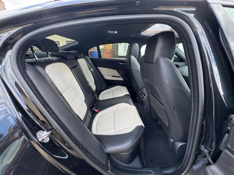 2017 Jaguar XE 2.0d R-Sport Auto Euro 6 (s/s) 4dr SALOON Diesel Automatic