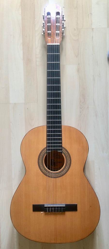 SPANISH CLASSICAL NYLON STRING GUITAR. BM ESPANA. BARNES & MULLINS