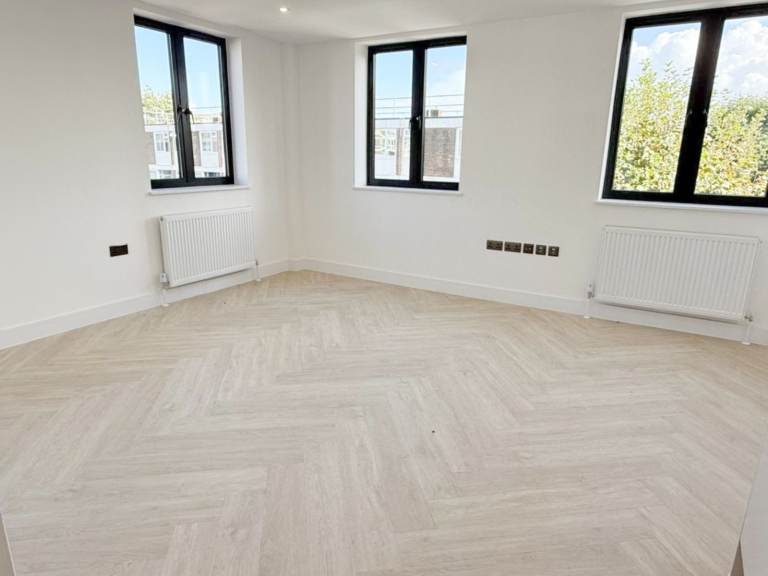 Spacious Fourth Floor 2 Bed Flat to Rent, Balvinder Apartments, Barnabas Road, Hackney E5