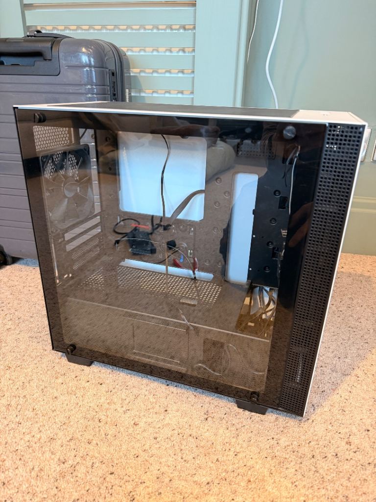 FREE - NZXT H400i Mid-Tower PC Case - no screws