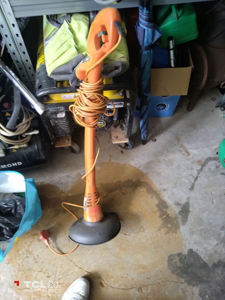 Garden strimmer