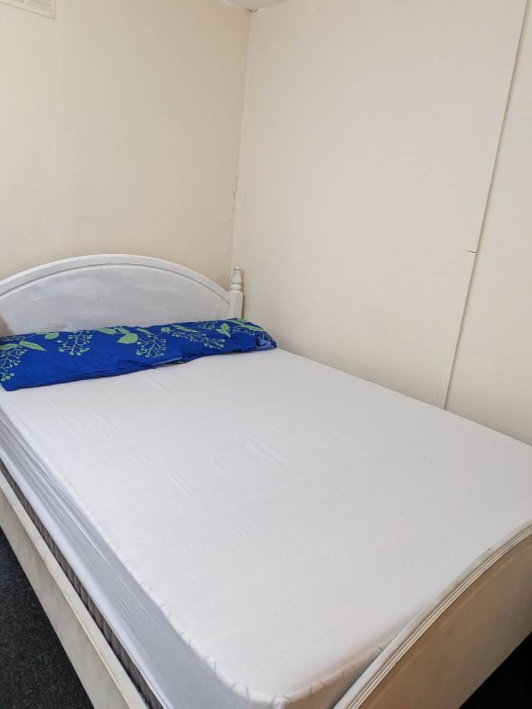 LARGE ROOM FOR RENT NEAR HERIOT WATT UNI/AIRPORT/NAPIER UNI/GOGARBURN/SOUTH GYLE