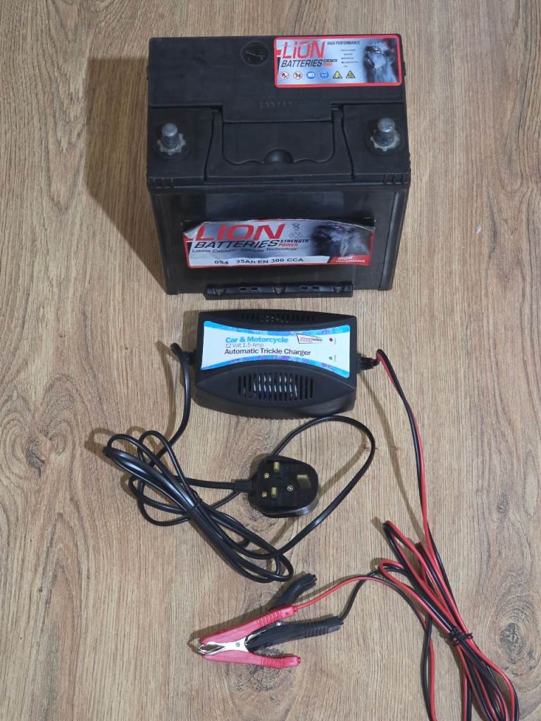 Lion 054 35Ah 300CCA Battery, 12V Charger & Multimeter