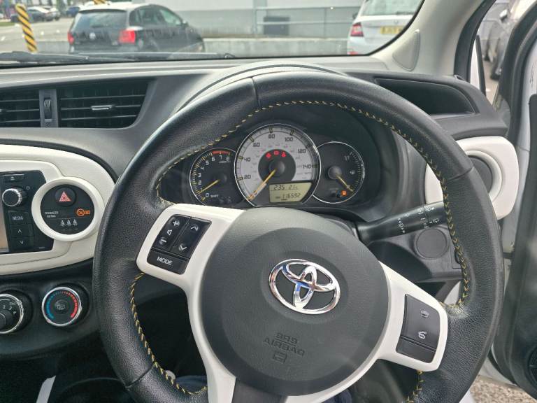 Toyota, YARIS, Hatchback, 2013, Manual, 1329 (cc), 5 doors