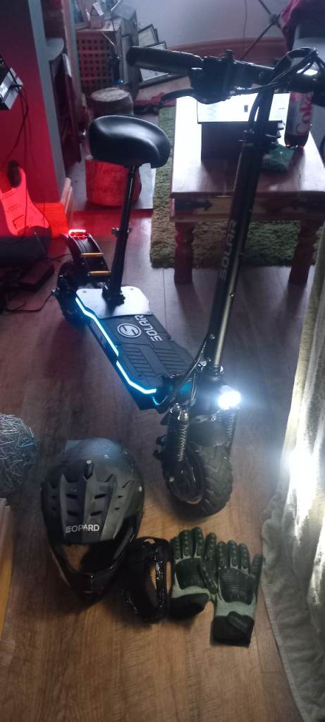 Solar P1 3.0 scooter, seat, helmet, gloves