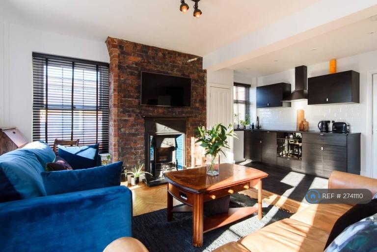 2 bedroom flat in Windsor House, Cardiff, CF10 (2 bed) (#2741110)