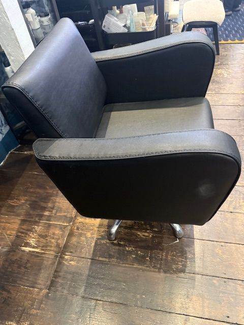 Professional Salon Chairs