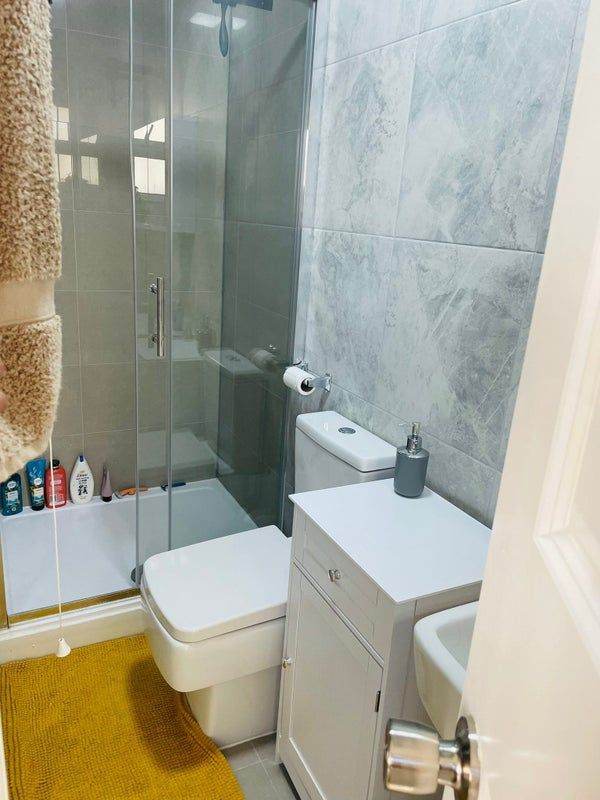 Ground Floor Studio Flat Including Bills  Near warner brothers studio