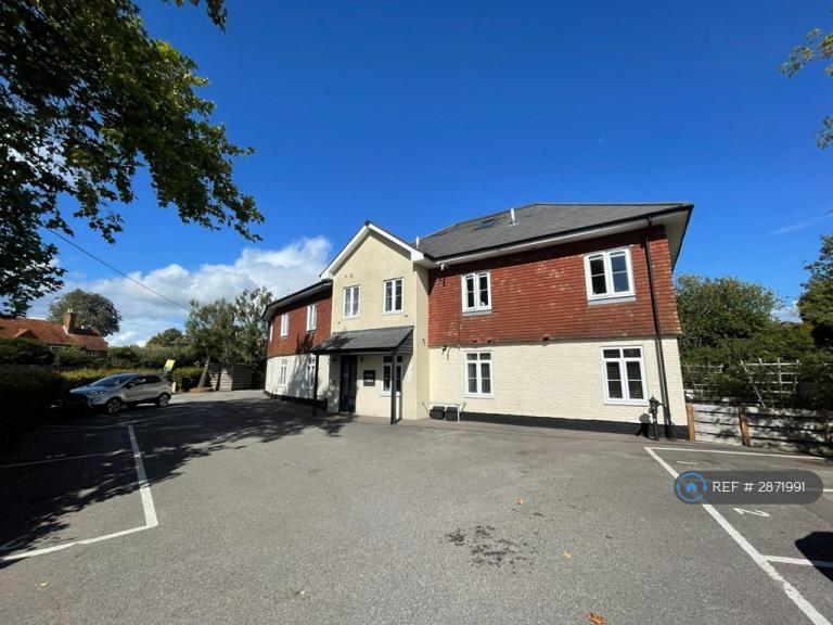 Studio flat in Dunleys Hill, North Warnborough, Hook, RG29 (#2871991)