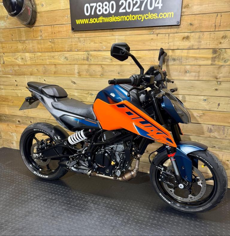 KTM Duke 125 / April 2025 model / covered 7.5k miles