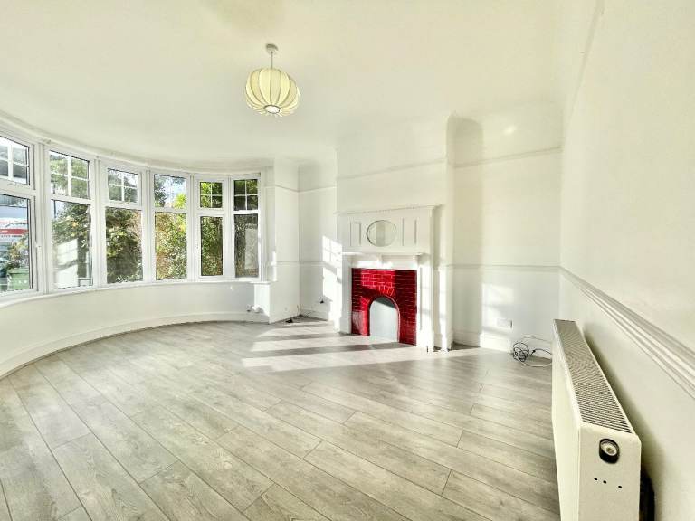 House With Parking 3 Bed 2 Reception - No Company Let - Gloucester Road, Harrow, HA1 4PP