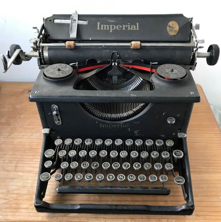Vintage Imperial Typewriter – Black, Fair Condition