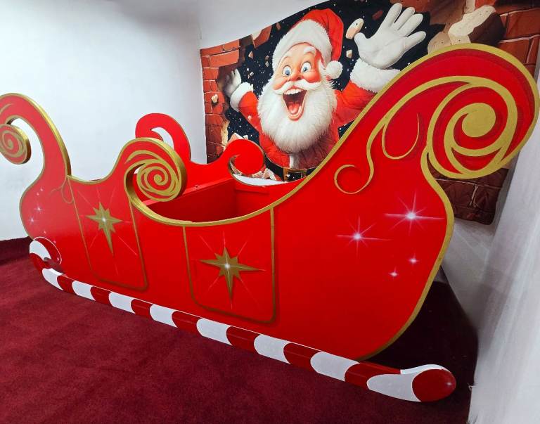 CHRISTMAS SANTA'S SLEIGH MASSIVE SOLID COMMERCIAL. CHRISTMAS SLEIGH SHOWPIECE