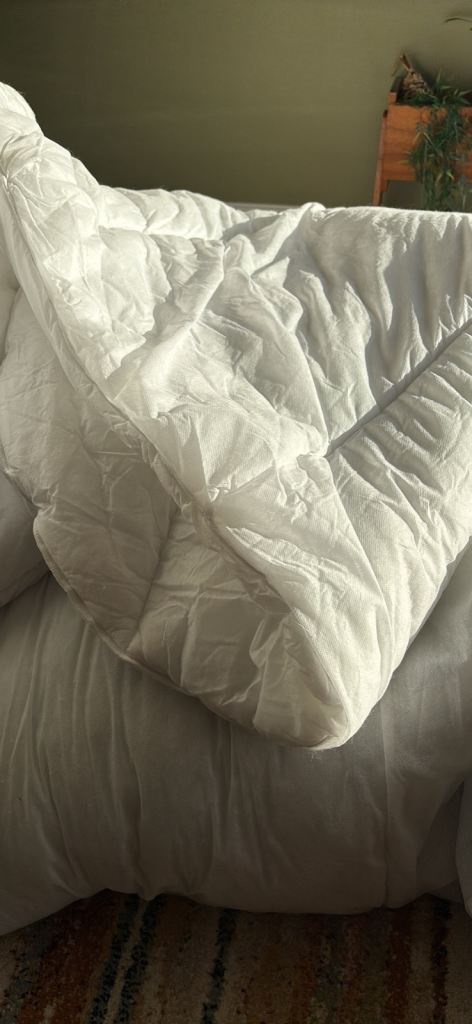 Duvets shaped for island bed in caravan 