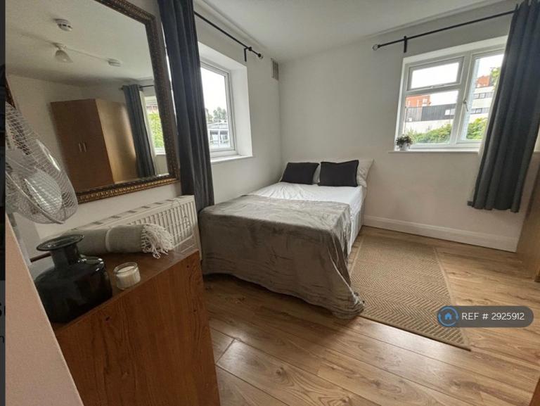 1 bedroom in Sumatra Road, London, NW6 (#2925912)