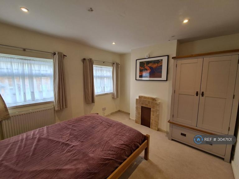 1 bedroom in Hillfield Road, Dunton Green, Sevenoaks, TN13 (#3047101)
