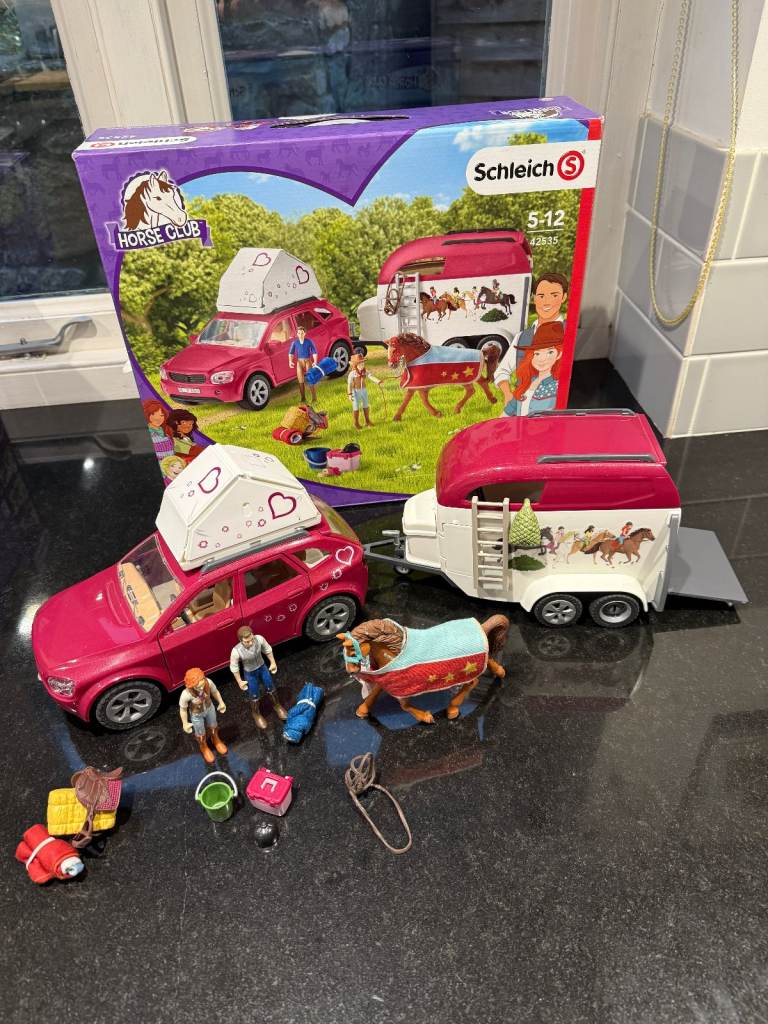 Schleich Car & Horse Trailer 