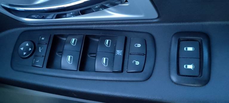 2010 Chrysler Grand Voyager, 2.8 Diesel, Automatic, 7 seats, tow hook, good condition