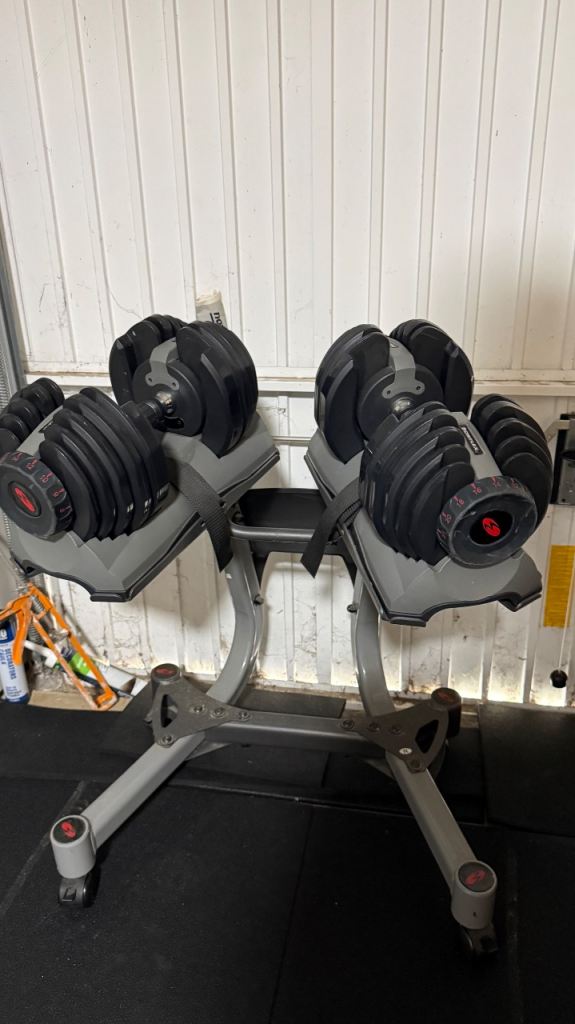 Bowflex SelectTech Adjustable Dumbbells with Stand – Good Condition