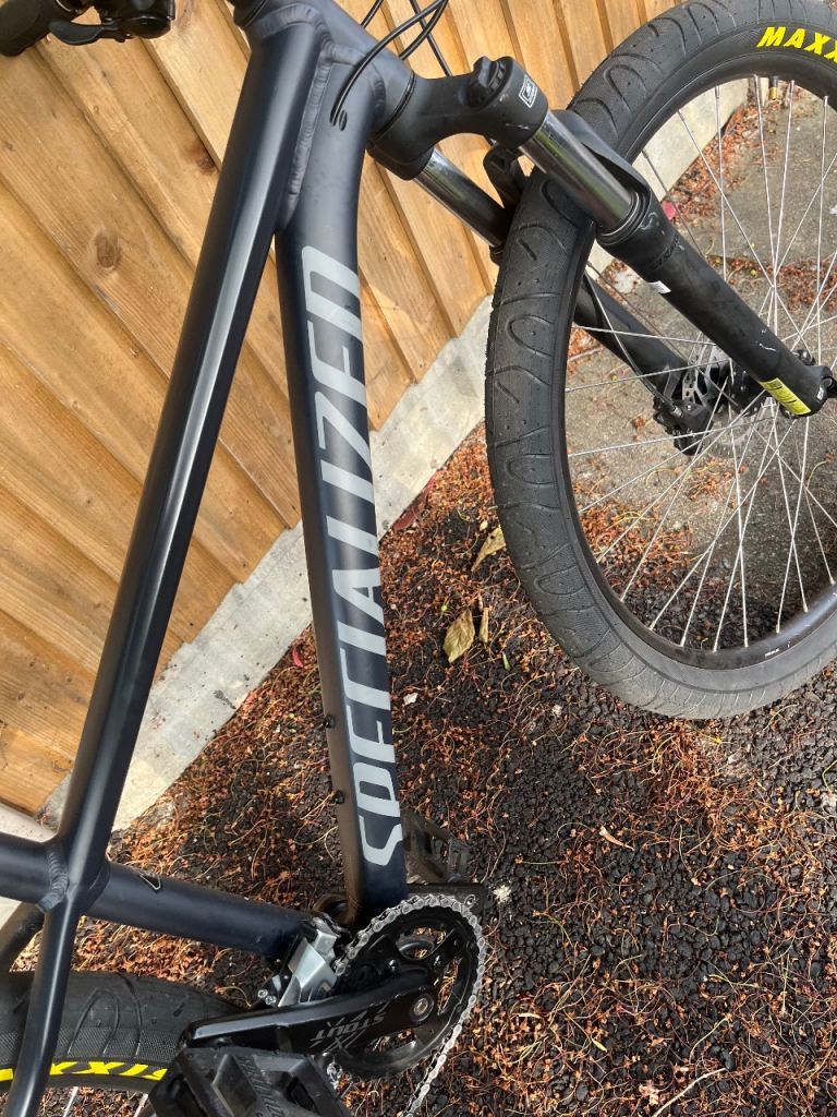 Specialised rockhopper 27.5 inch wheels Small frame